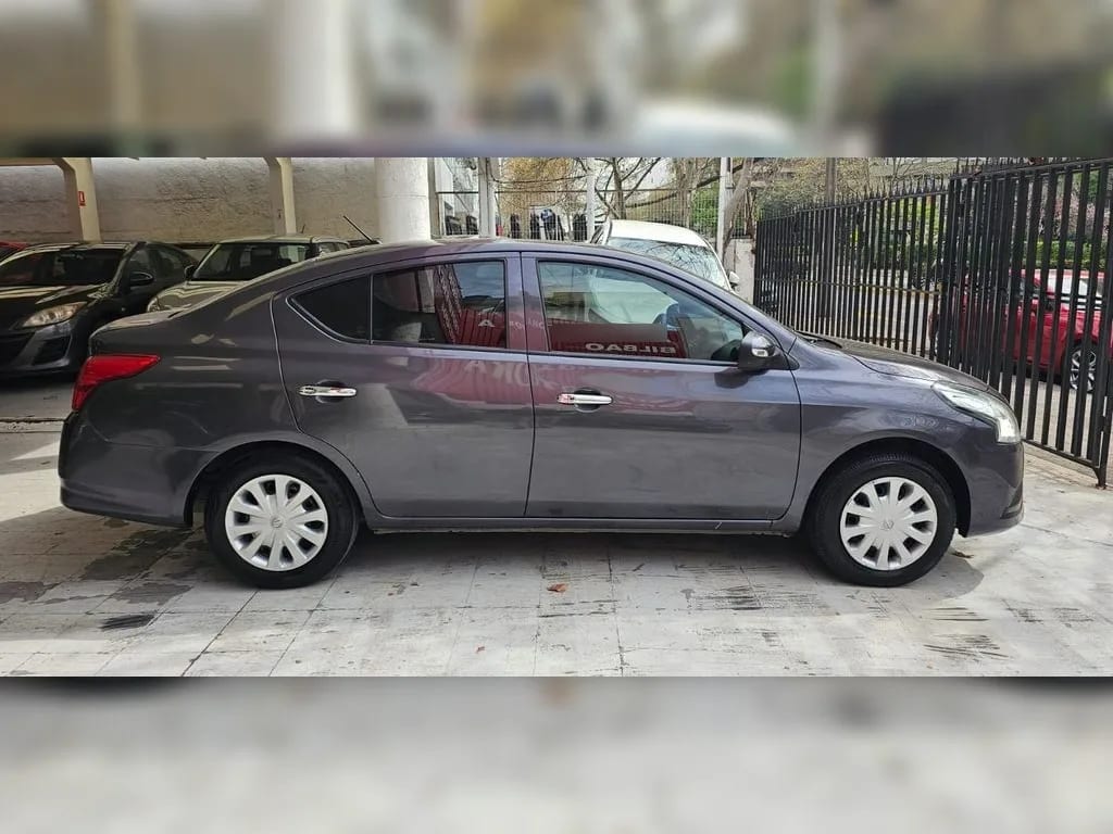 Nissan Versa Mt año 2021