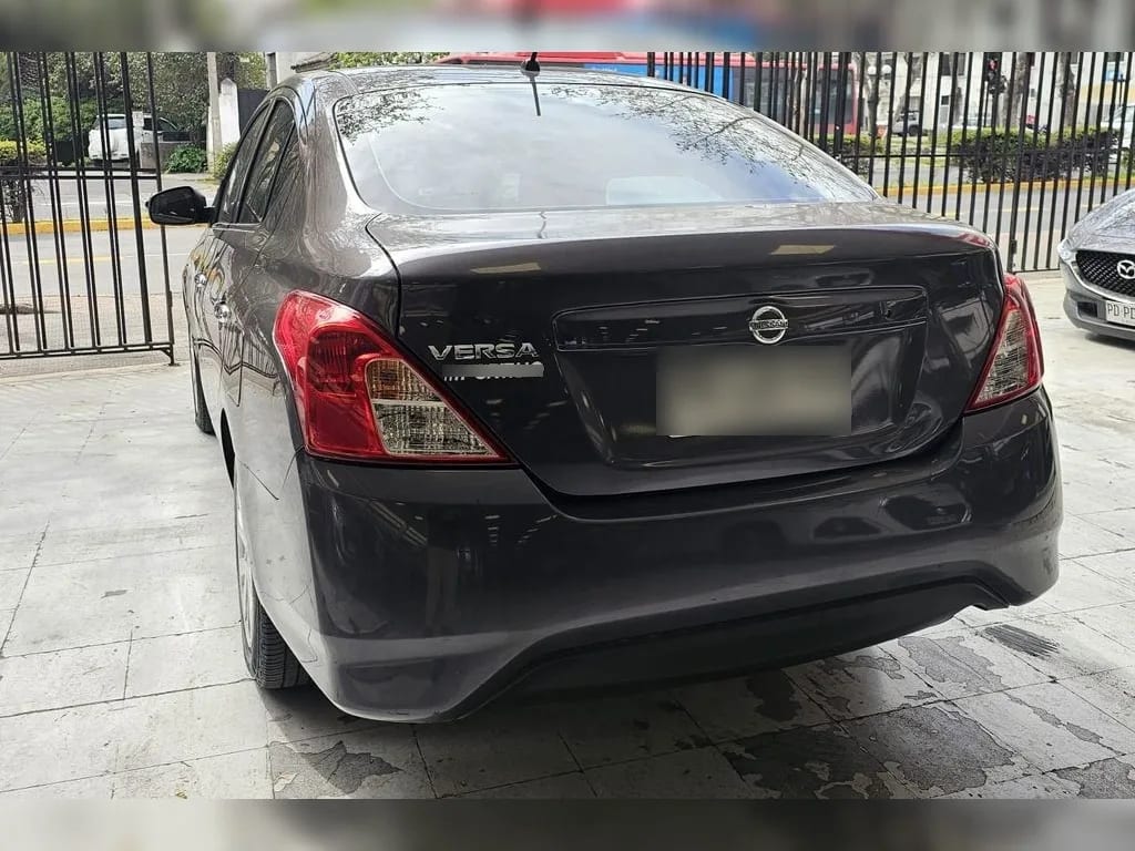 Nissan Versa Mt año 2021