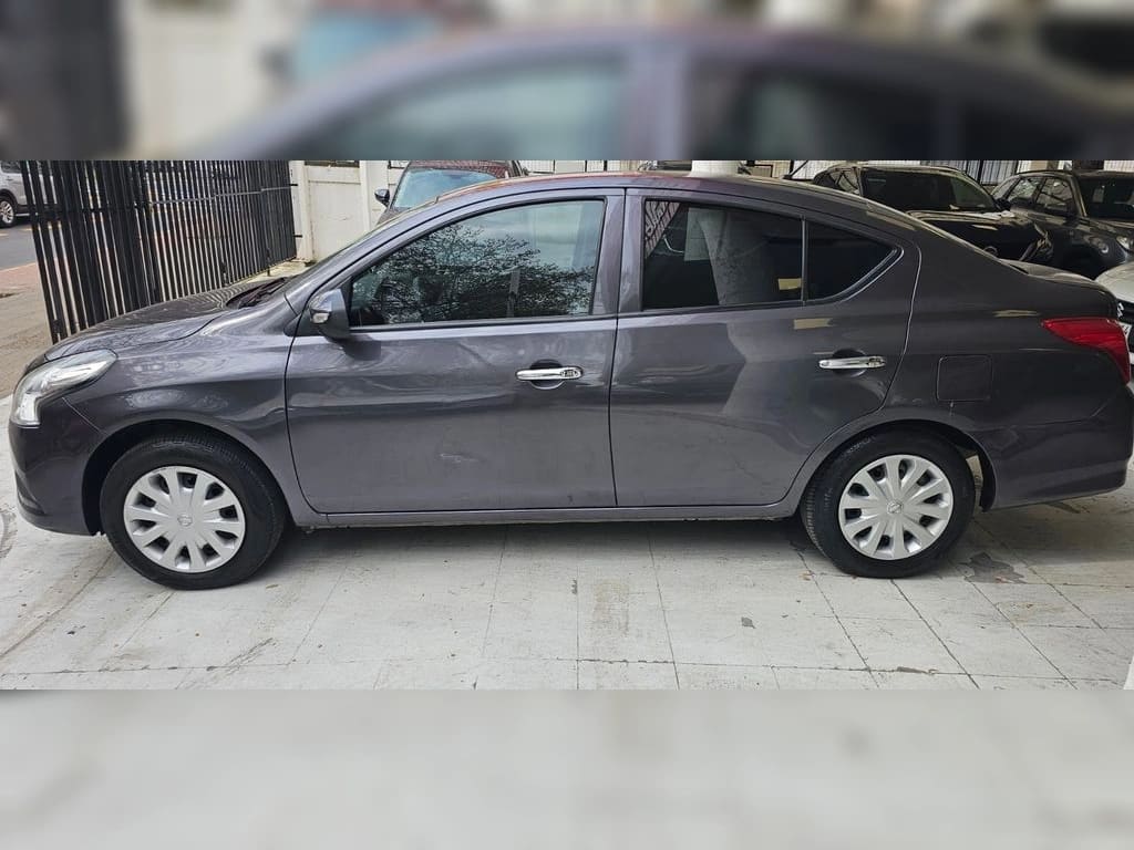 Nissan Versa Mt año 2021