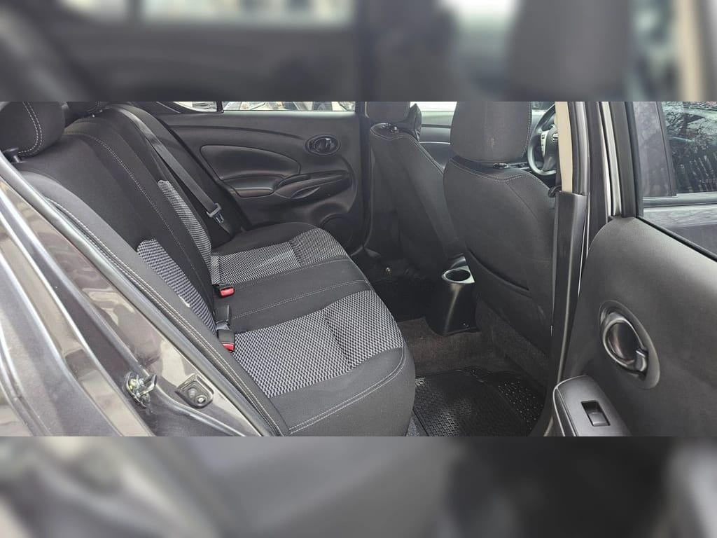 Nissan Versa Mt año 2021