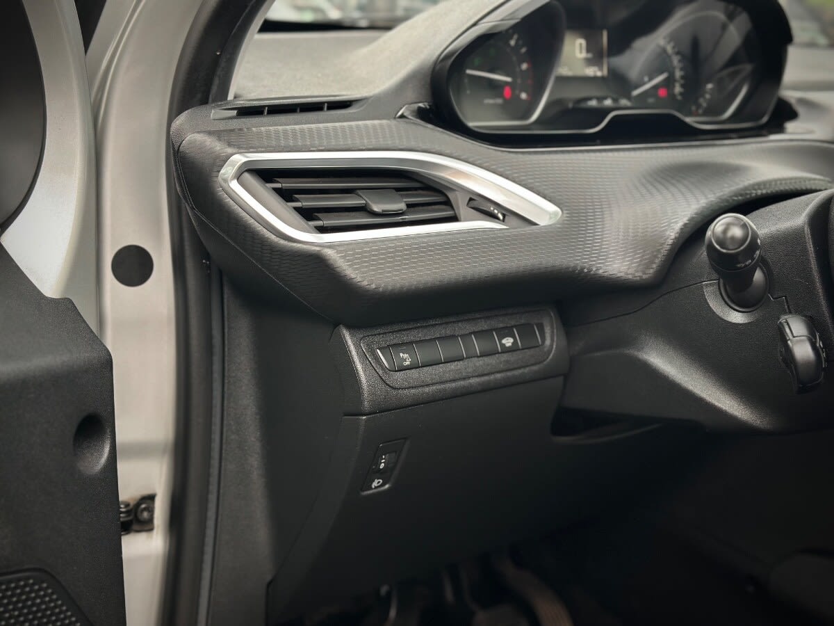 Peugeot 208 Bluehdi Allure Pack año 2019