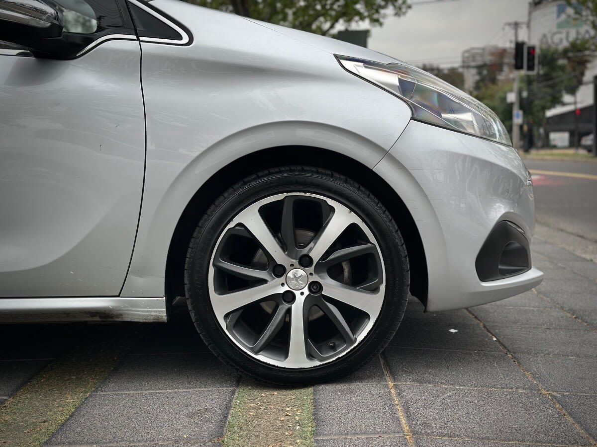 Peugeot 208 Bluehdi Allure Pack año 2019