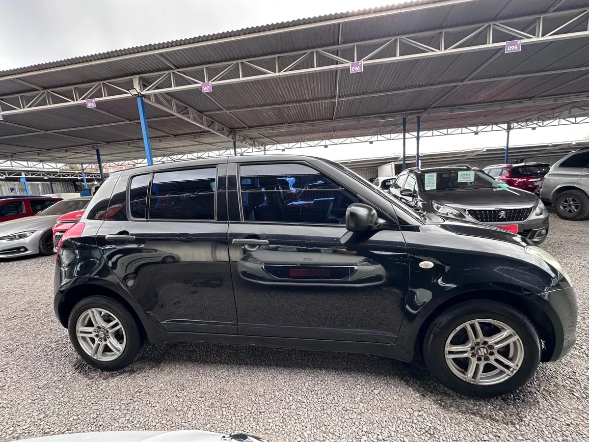 SUZUKI SWIFT 1.3 Gl Mt año 2011