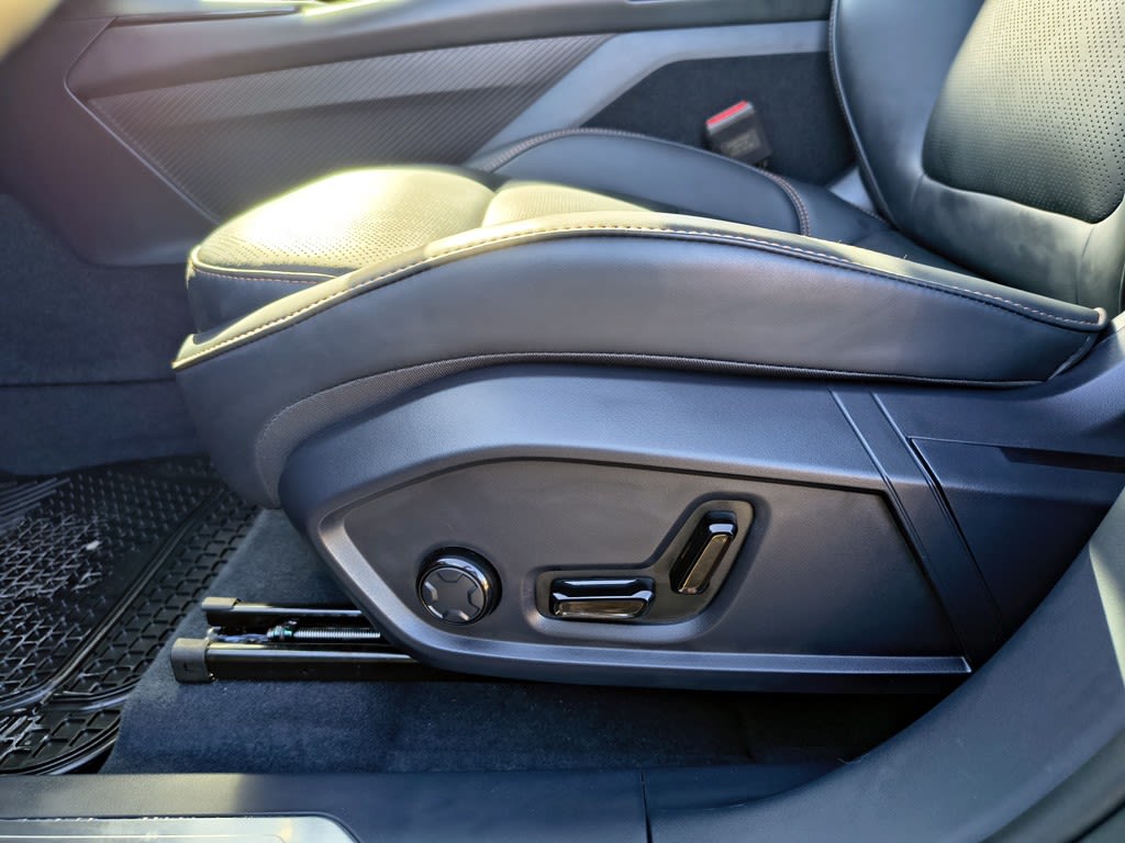 Lynk&Co 08 1.5 Hibrido 4x2 T/a Halo año 2026