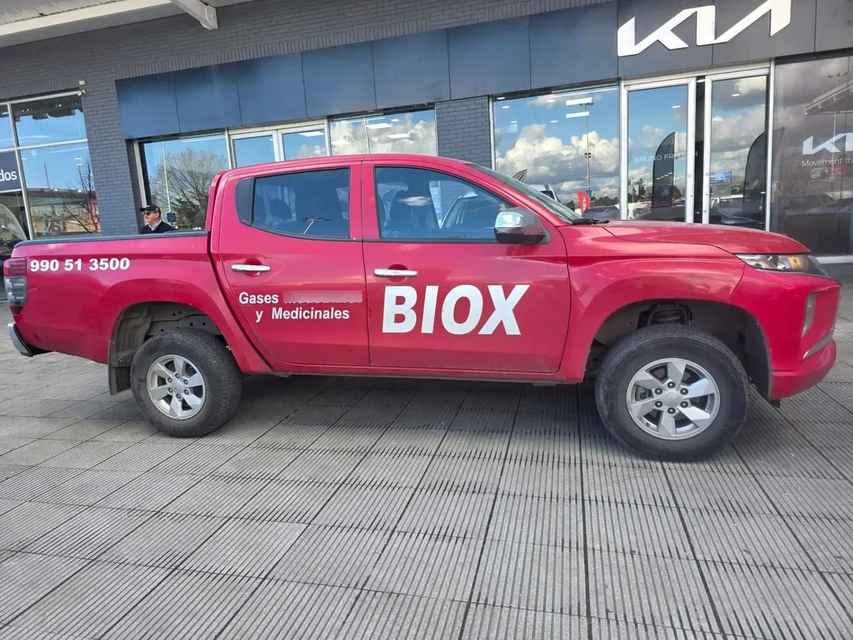 Mitsubishi L200 2.4 Katana Cr Diesel Special Pack Dob. Cab. 4x2 Mt 4p año 2022