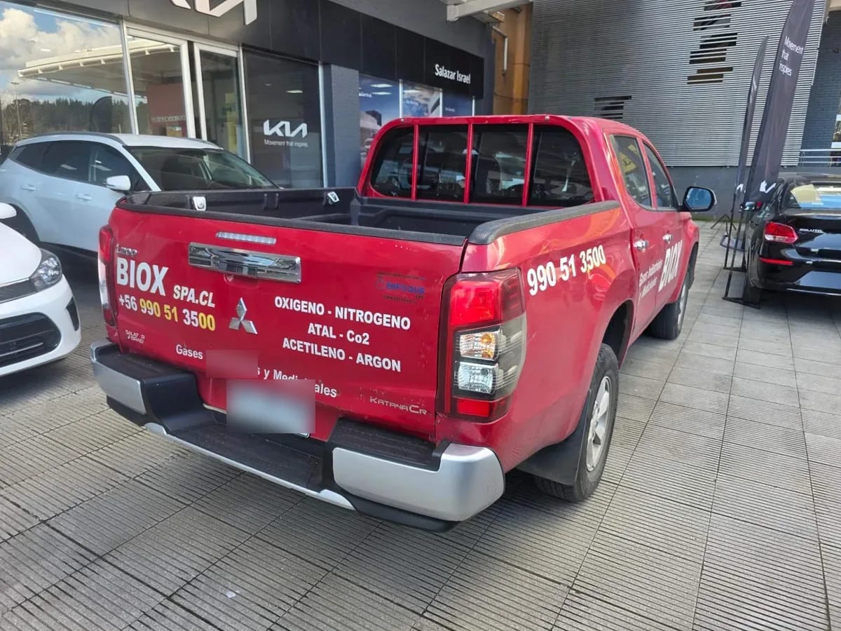 Mitsubishi L200 2.4 Katana Cr Diesel Special Pack Dob. Cab. 4x2 Mt 4p año 2022