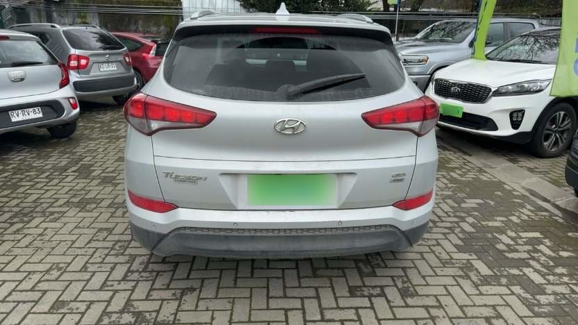 Hyundai Tucson 2.0 Crdi Diesel Premium Nav 4wd At 5p año 2018