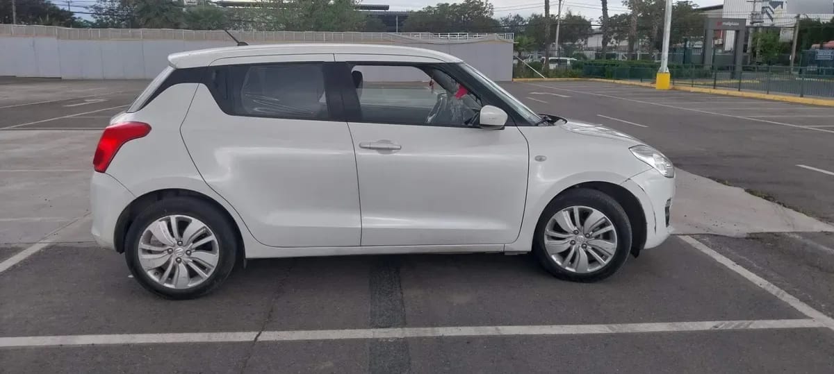 Suzuki Swift 1.2 Gls 4x2 Ac Mt 5p año 2019