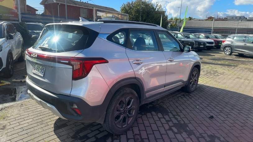 Kia Seltos 1.5 Ex 4x2 6mt 5p año 2024
