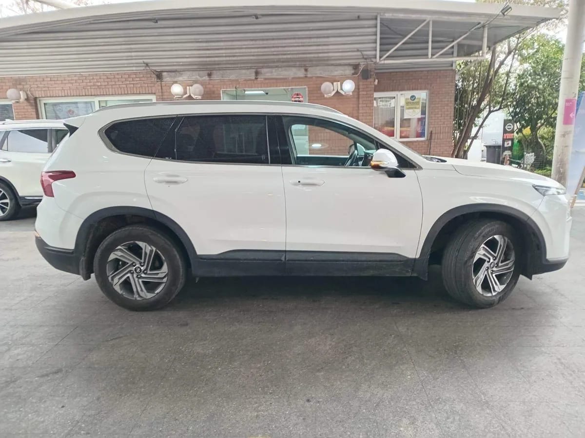 Hyundai Santa Fe 2.2 Value Fl Crdi Diesel 4wd At 5p año 2024