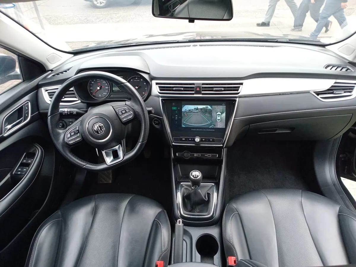 MG 5 1.5 Dlx 4x2 Mt 4p año 2024