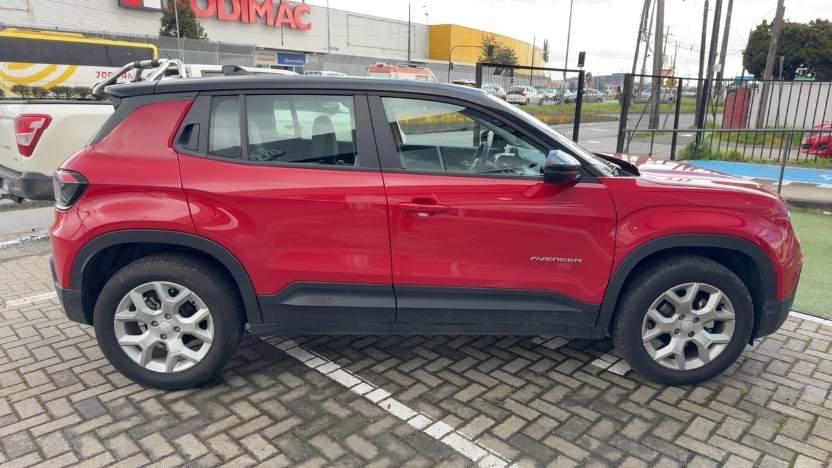 Jeep Avenger 1.2t Altitude 2wd Mt 5p año 2026
