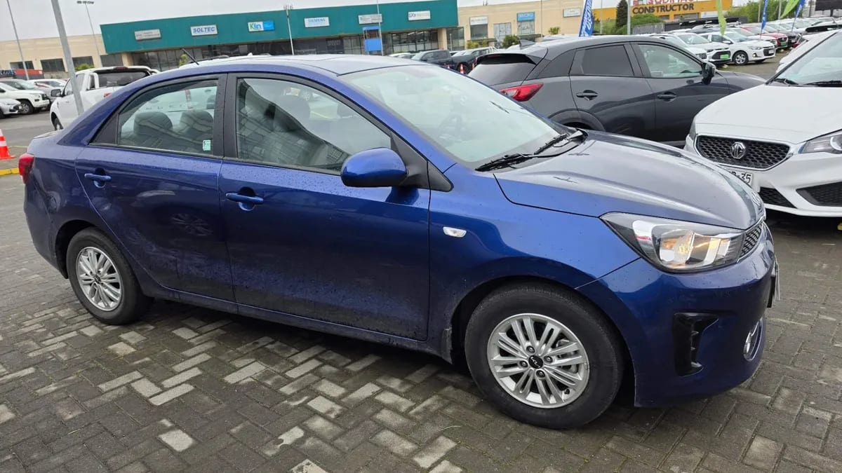 Kia Soluto 1.4 Ex Full 4x2 Srf Mt 4p año 2024