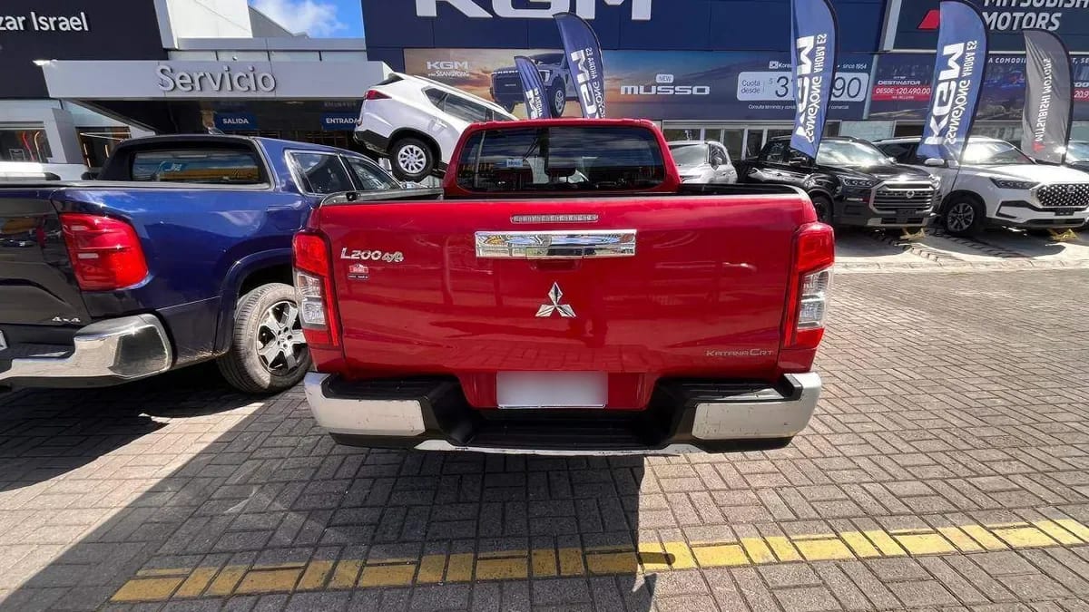 Mitsubishi L200 2.4 Katana Crt Diesel Dob. Cab. 4x4 Euro6 Mt 4p año 2024