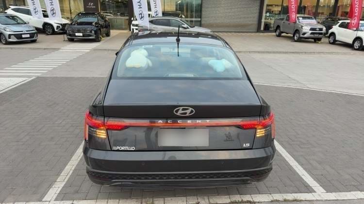 Hyundai Accent 1.5 Plus 4x2 Mt 4p año 2024