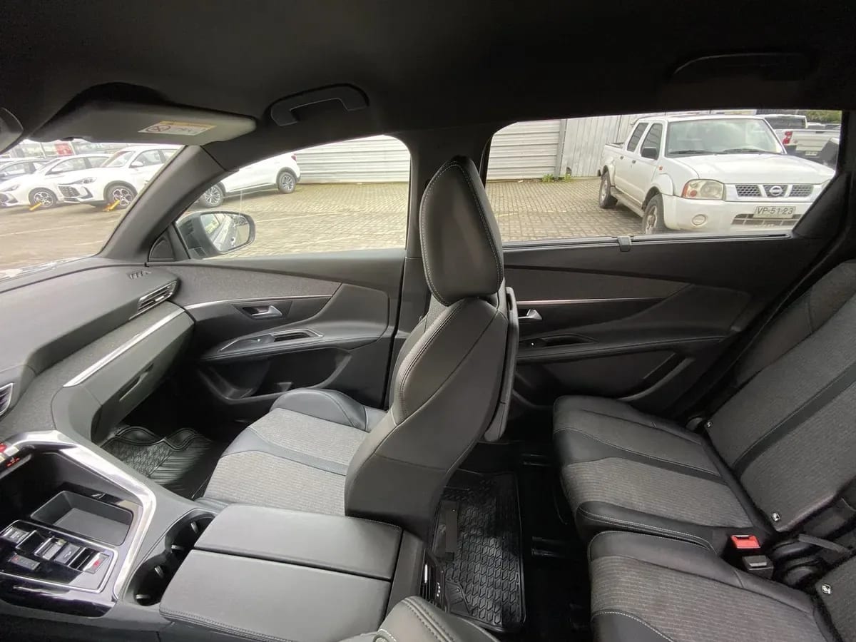 Peugeot 5008 1.5 Allure Pack Bluehdi 130 4x2 Eat8 5p año 2024