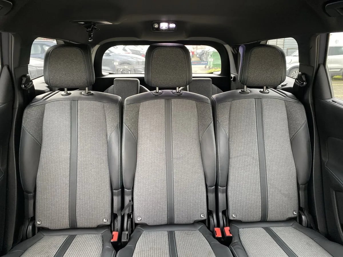 Peugeot 5008 1.5 Allure Pack Bluehdi 130 4x2 Eat8 5p año 2024