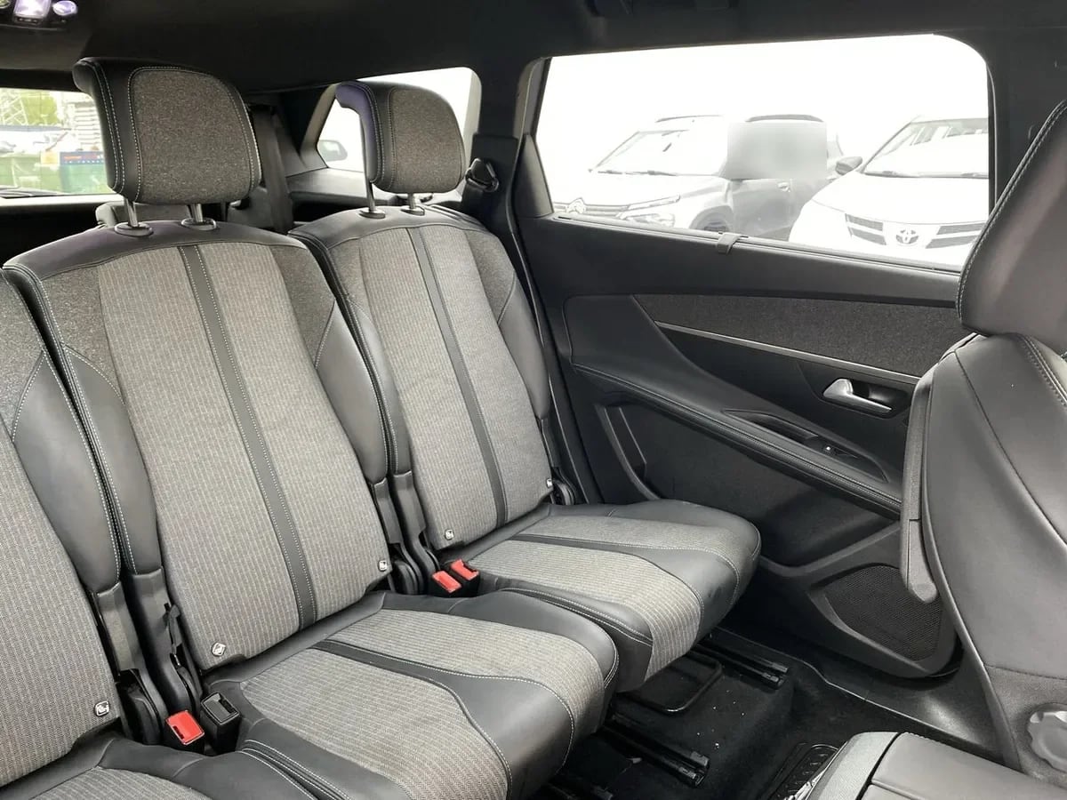 Peugeot 5008 1.5 Allure Pack Bluehdi 130 4x2 Eat8 5p año 2024