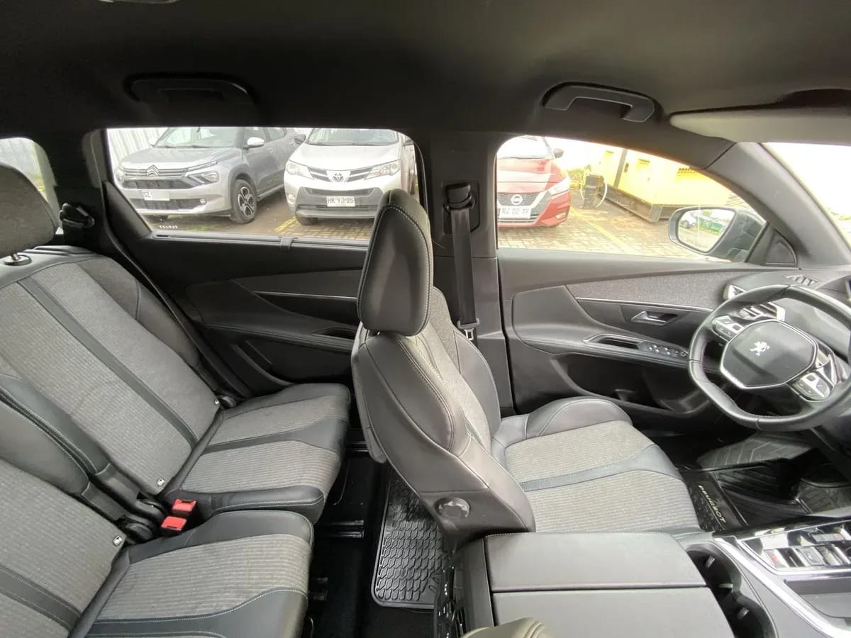Peugeot 5008 1.5 Allure Pack Bluehdi 130 4x2 Eat8 5p año 2024