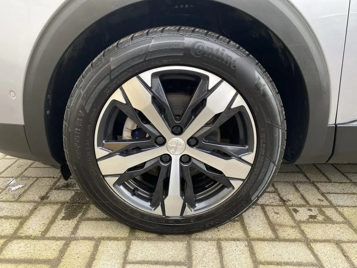 Peugeot 5008 1.5 Allure Pack Bluehdi 130 4x2 Eat8 5p año 2024