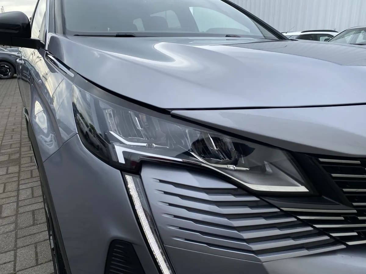 Peugeot 5008 1.5 Allure Pack Bluehdi 130 4x2 Eat8 5p año 2024
