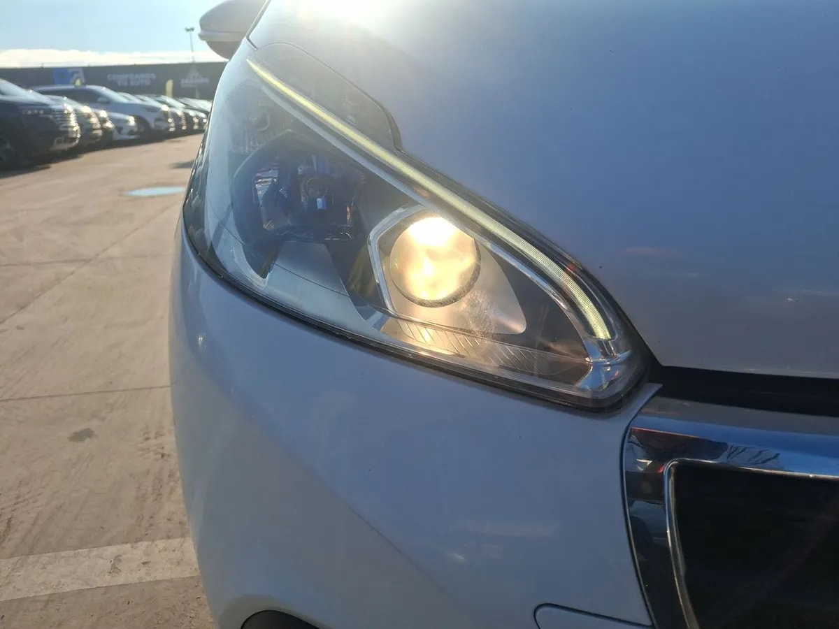 Peugeot 208 1.2 Active Pack Puretech 4x2 82hp Mt 5p año 2019