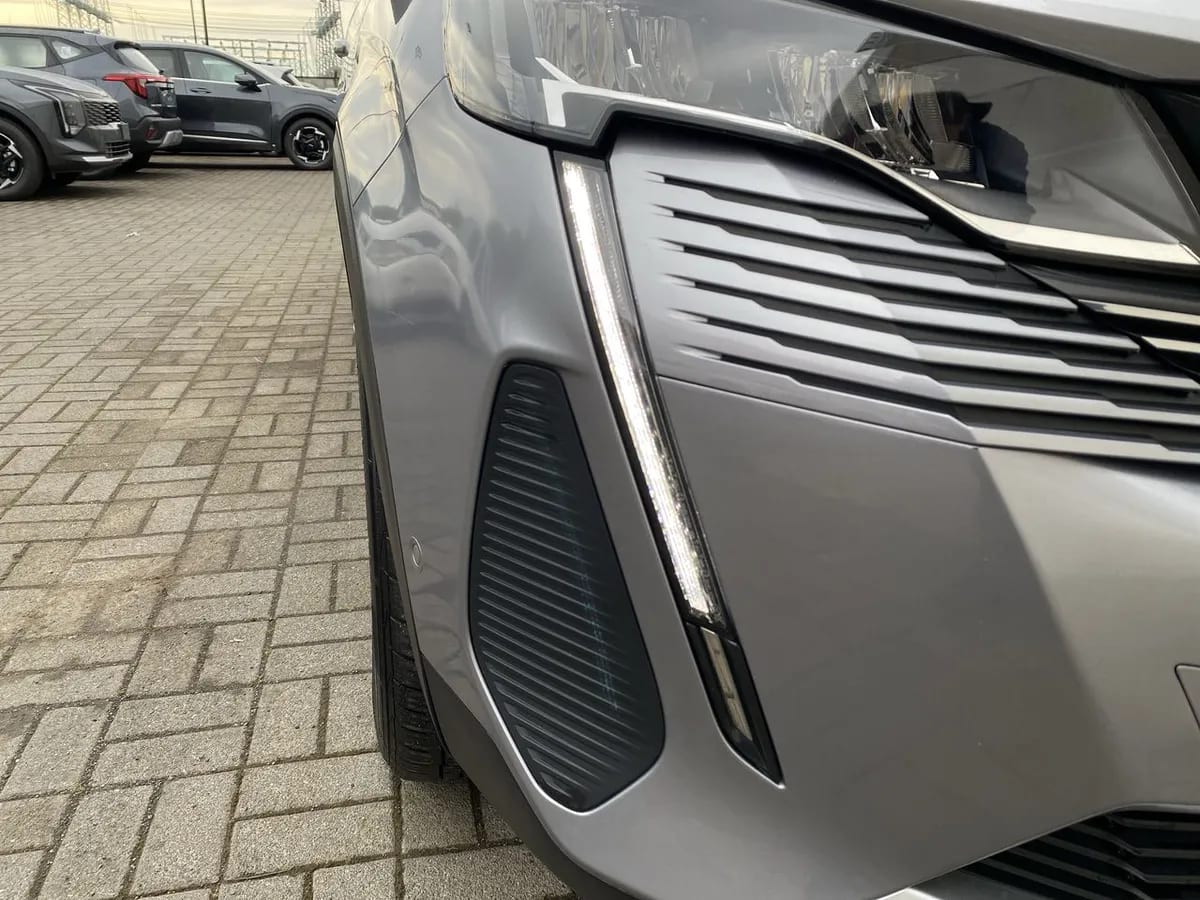 Peugeot 5008 1.5 Allure Pack Bluehdi 130 4x2 Eat8 5p año 2024