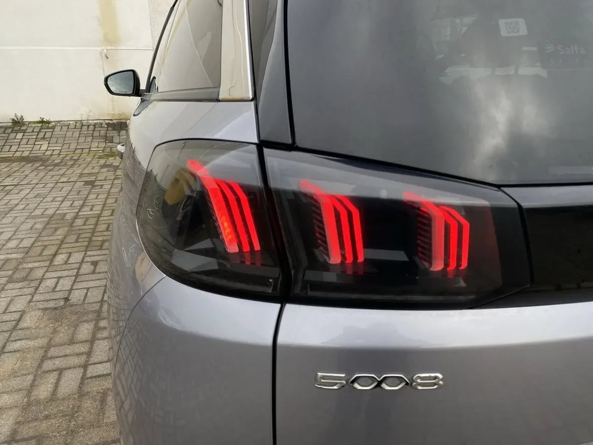 Peugeot 5008 1.5 Allure Pack Bluehdi 130 4x2 Eat8 5p año 2024