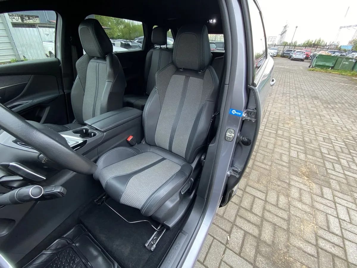 Peugeot 5008 1.5 Allure Pack Bluehdi 130 4x2 Eat8 5p año 2024