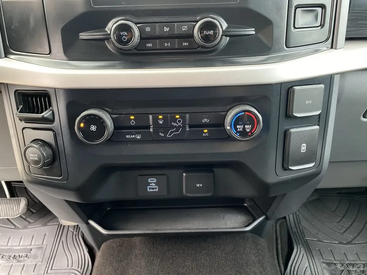 Ford F-150 3.3 Xlt Cc Dob. Cab. 4x2 At 4p año 2022