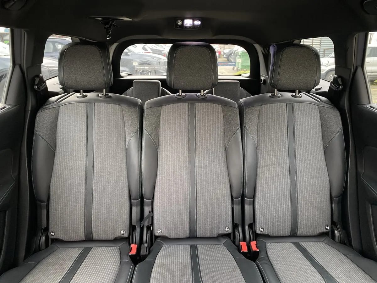 Peugeot 5008 1.5 Allure Pack Bluehdi 130 4x2 Eat8 5p año 2024
