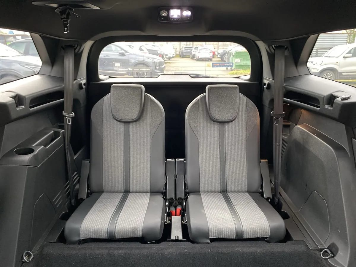 Peugeot 5008 1.5 Allure Pack Bluehdi 130 4x2 Eat8 5p año 2024