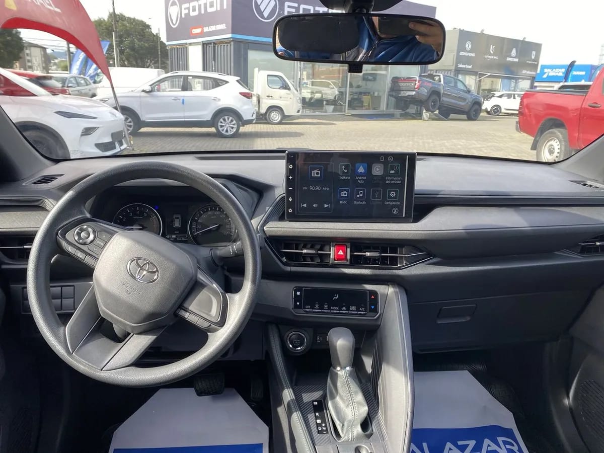 Toyota Yaris Cross 1.5 Xi 4x2 Cvt At 5p año 2025