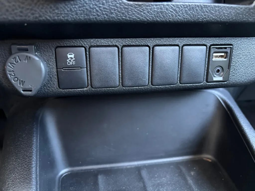 Toyota Hilux Dc 4x4 2.4 D Dx Mt año 2024
