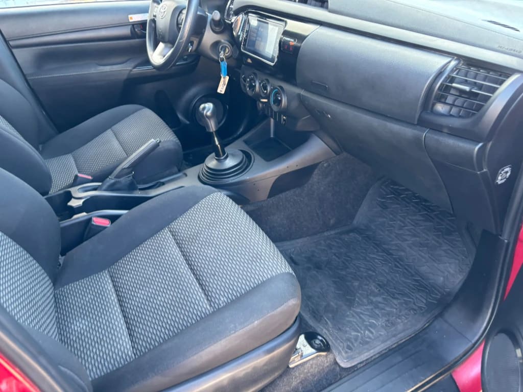 Toyota Hilux Dc 4x4 2.4 D Dx Mt año 2024
