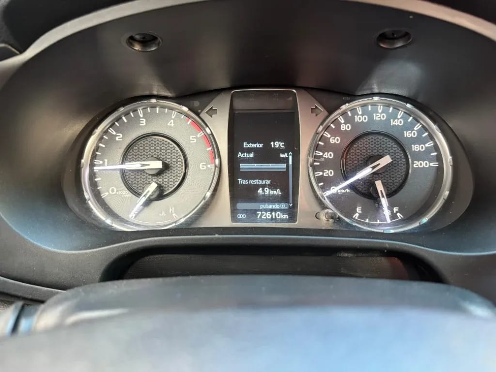 Toyota Hilux Dc 4x4 2.4 D Dx Mt año 2024