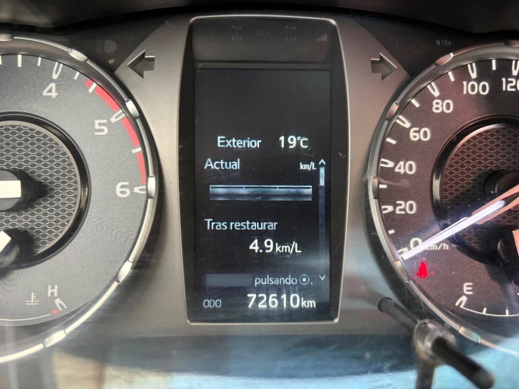 Toyota Hilux Dc 4x4 2.4 D Dx Mt año 2024