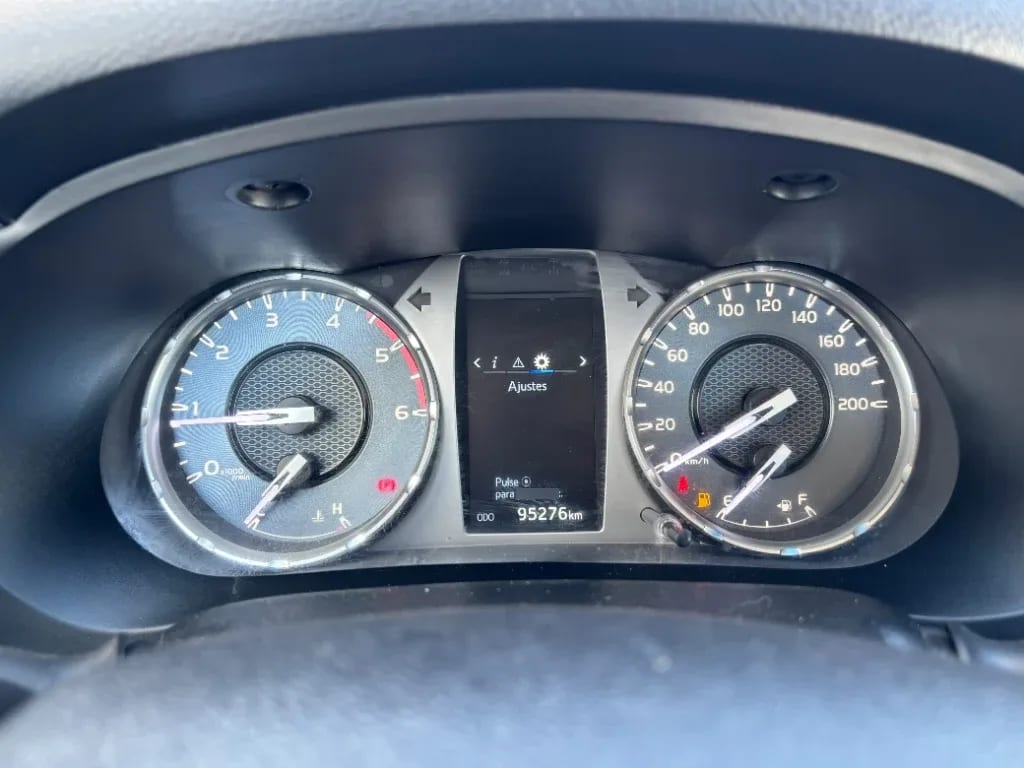 Toyota Hilux Dc 4x4 2.4 D Dx Mt año 2024