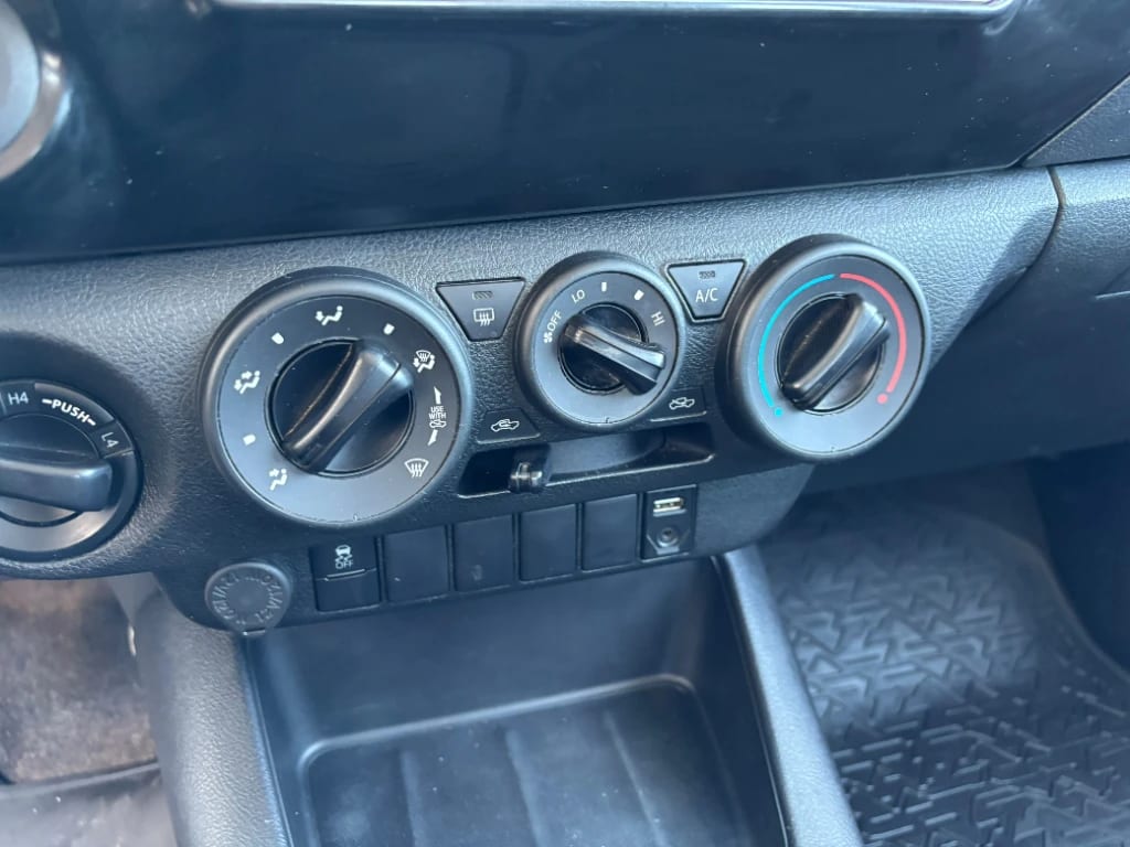 Toyota Hilux Dc 4x4 2.4 D Dx Mt año 2024