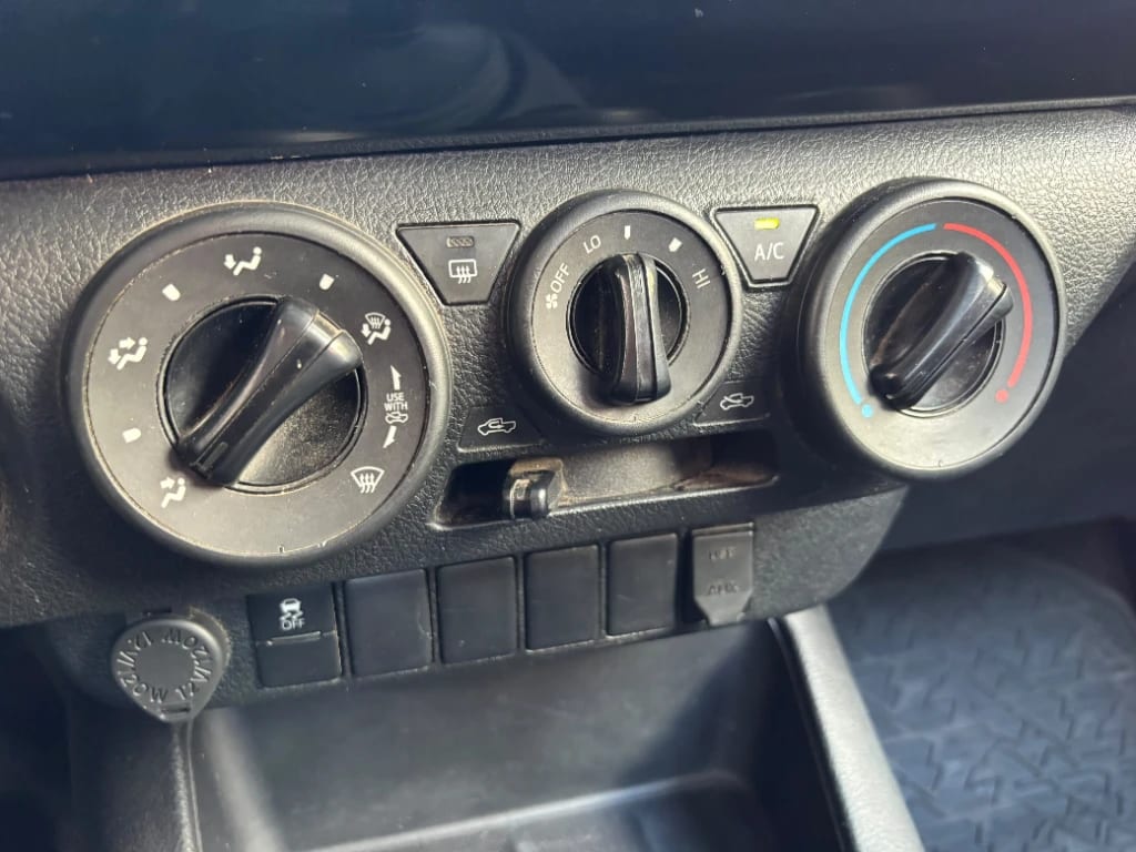 Toyota Hilux Dc 4x4 2.4 D Dx Mt año 2024