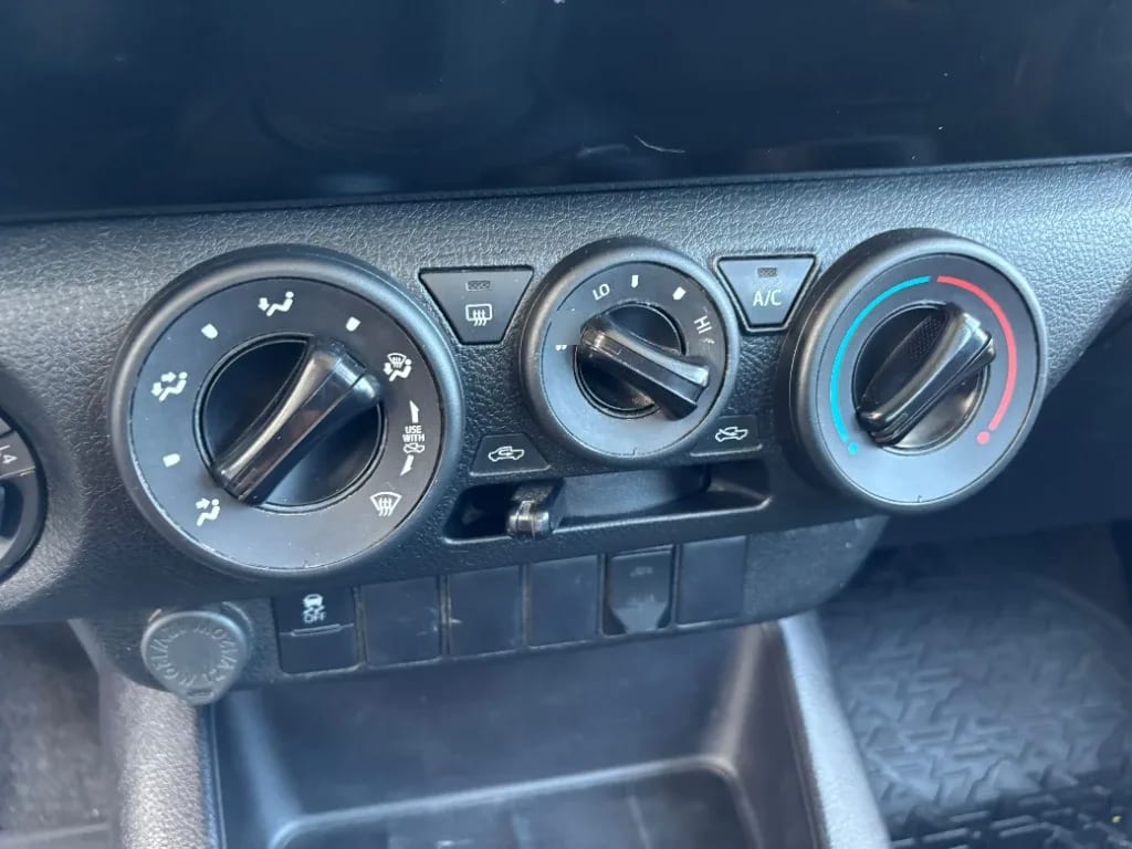Toyota Hilux Dc 4x4 2.4 D Dx Mt año 2024