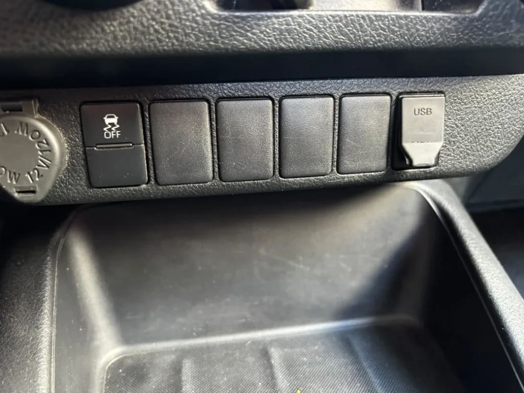 Toyota Hilux Dc 4x4 2.4 D Dx Mt año 2024