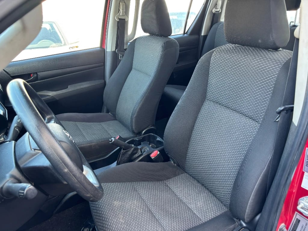 Toyota Hilux Dc 4x4 2.4 D Dx Mt año 2024