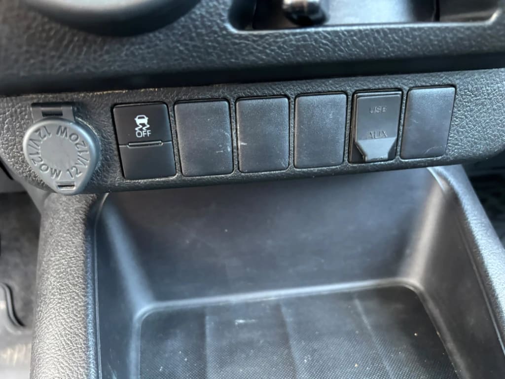 Toyota Hilux Dc 4x4 2.4 D Dx Mt año 2024