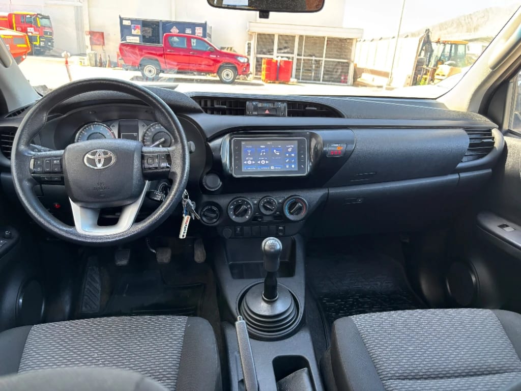 Toyota Hilux Dc 4x4 2.4 D Dx Mt año 2024