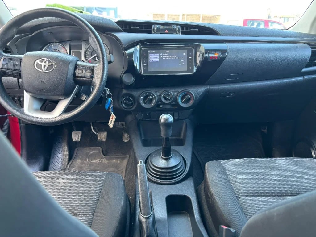 Toyota Hilux Dc 4x4 2.4 D Dx Mt año 2024