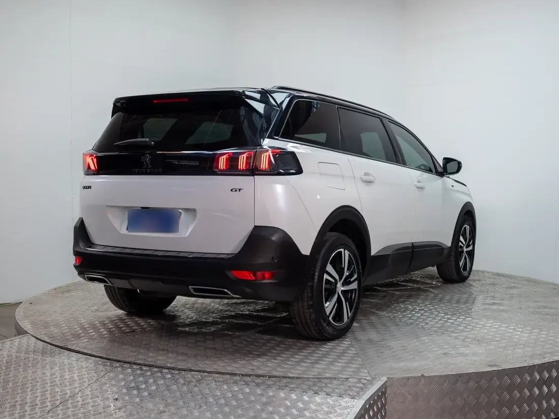 Peugeot 5008 5008 1.5 Gt Black Pack Bluehdi 130 Eat8 At año 2023