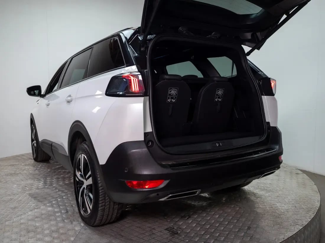 Peugeot 5008 5008 1.5 Gt Black Pack Bluehdi 130 Eat8 At año 2023