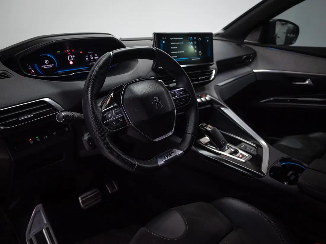 Peugeot 5008 5008 1.5 Gt Black Pack Bluehdi 130 Eat8 At año 2023