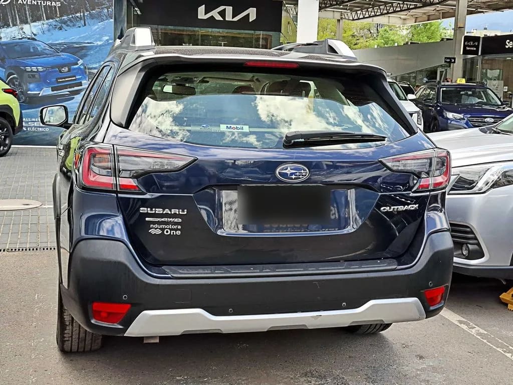 Subaru Outback 4x4 2.5 At año 2021